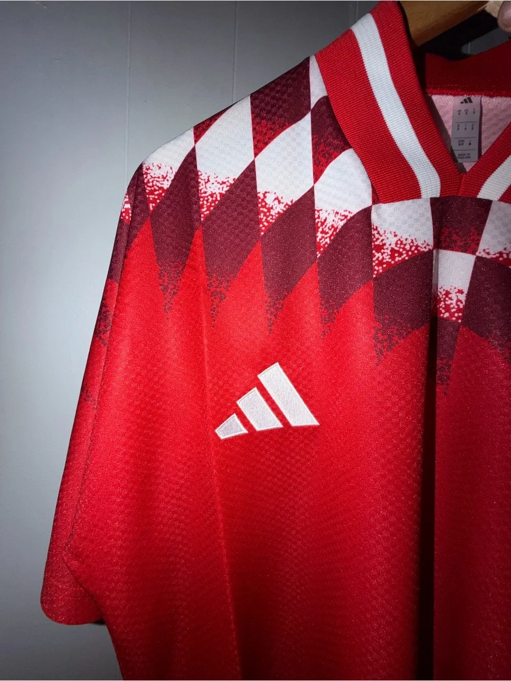 Men Adidas Stadium version Size S